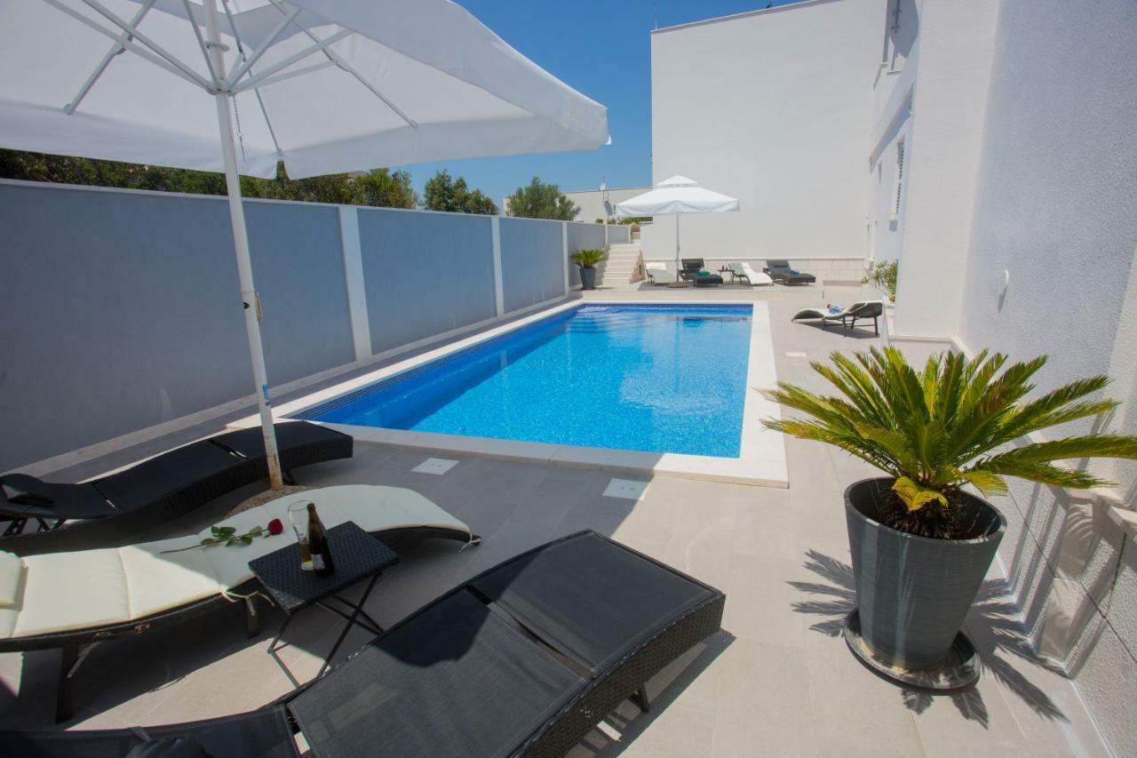 Hotel Paradise Punta Nečujam Екстериор снимка