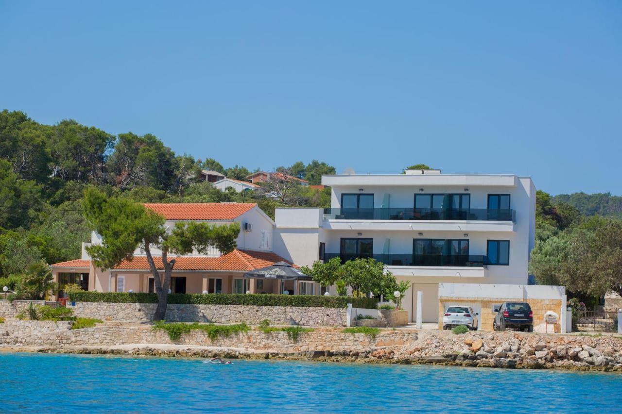 Hotel Paradise Punta Nečujam Екстериор снимка
